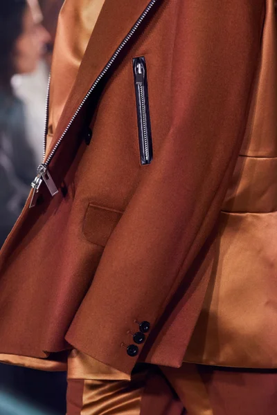Look 10